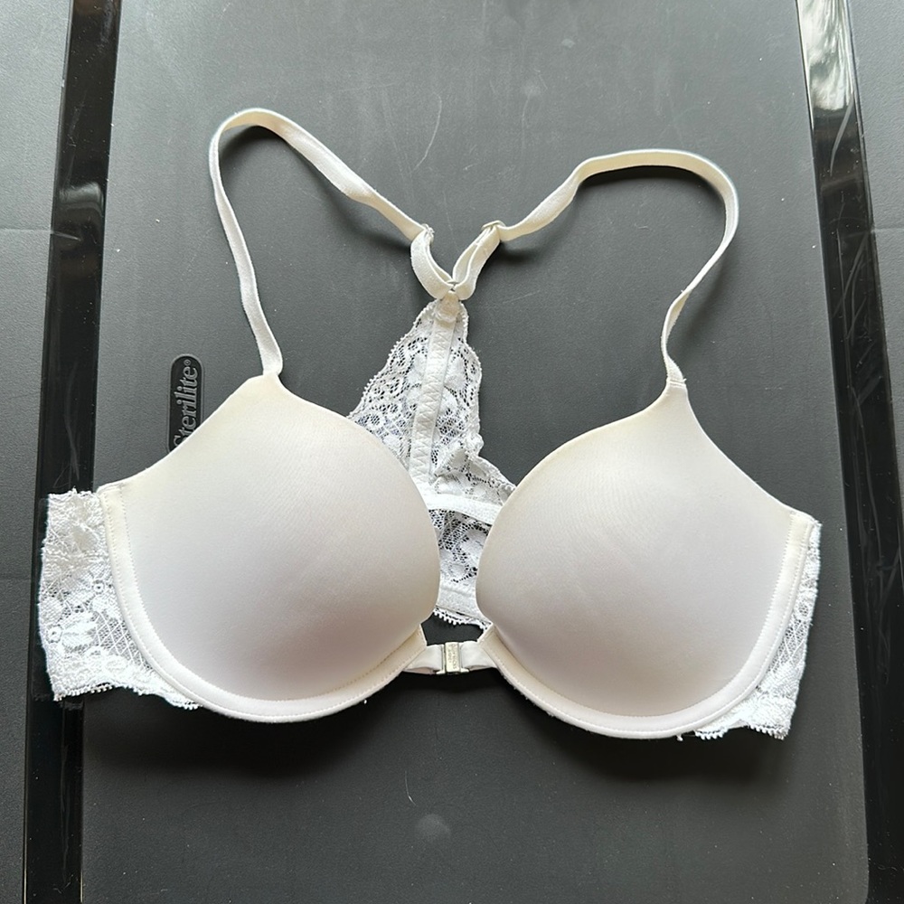 🏡Gilly Hicks 36 B front closure halter bra